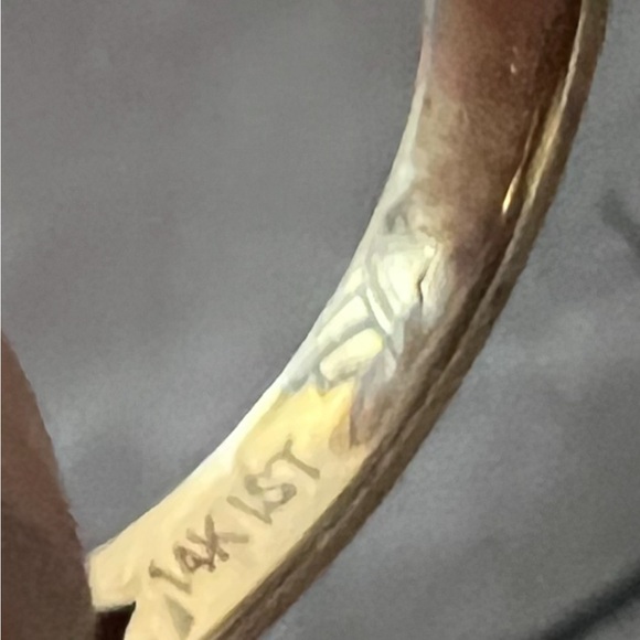 14K GOLD RING SIZE 7.5 π - Picture 7 of 7